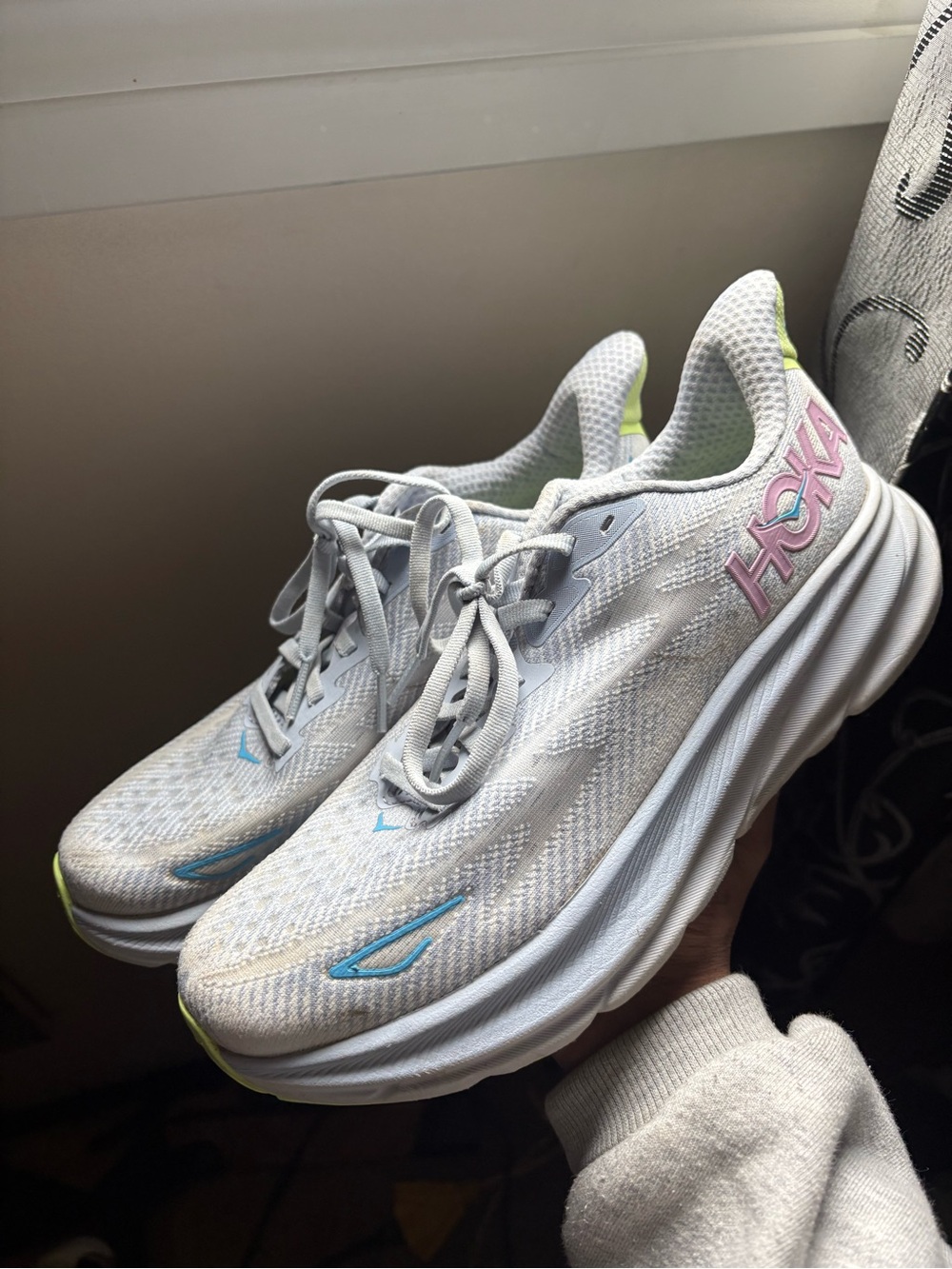 HOKA clifton 9